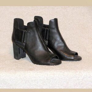 Black Aerosoles peep toe shoes size 6 1/2